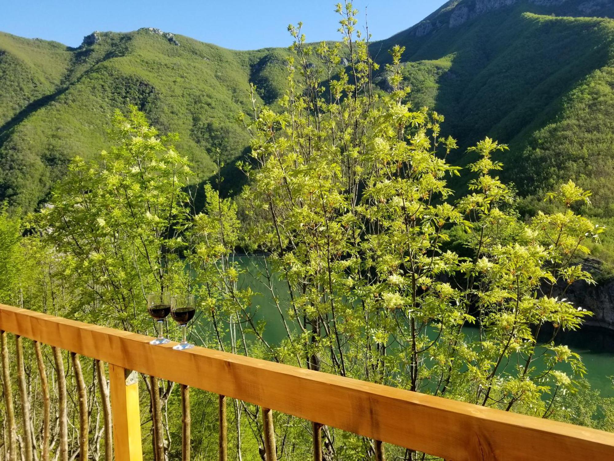 Twin Villas Komani Lake Bagian luar foto