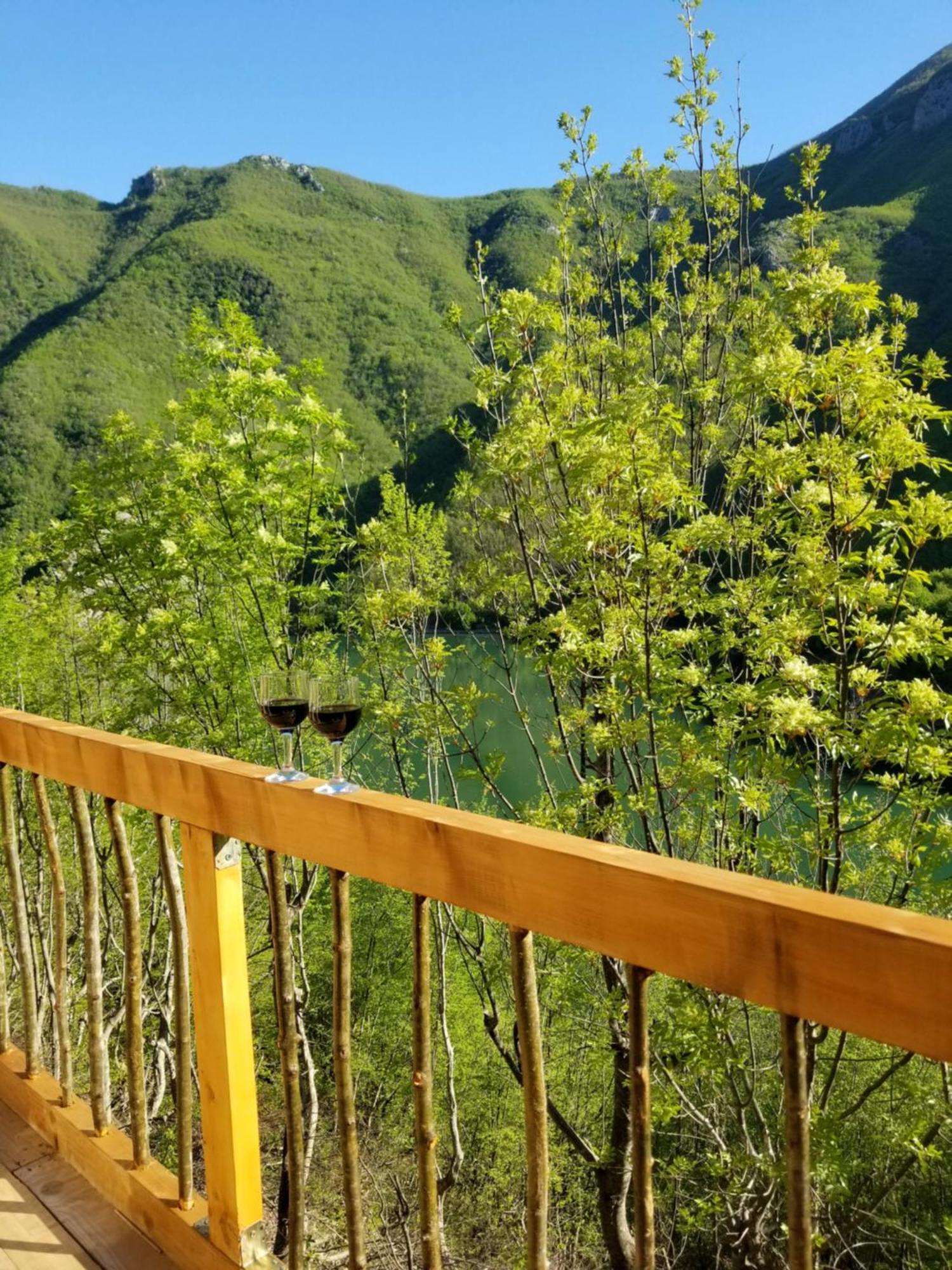 Twin Villas Komani Lake Bagian luar foto