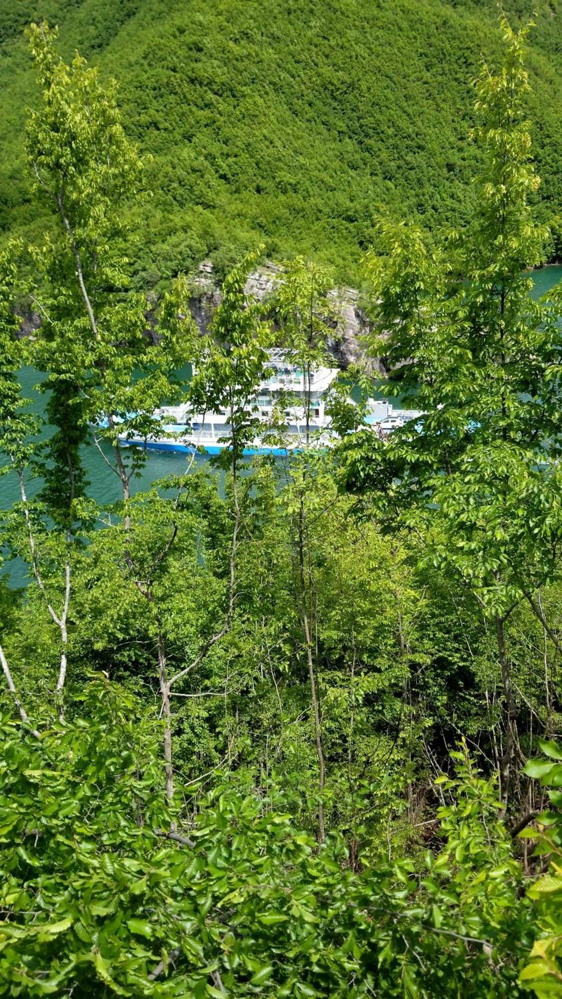 Twin Villas Komani Lake Bagian luar foto