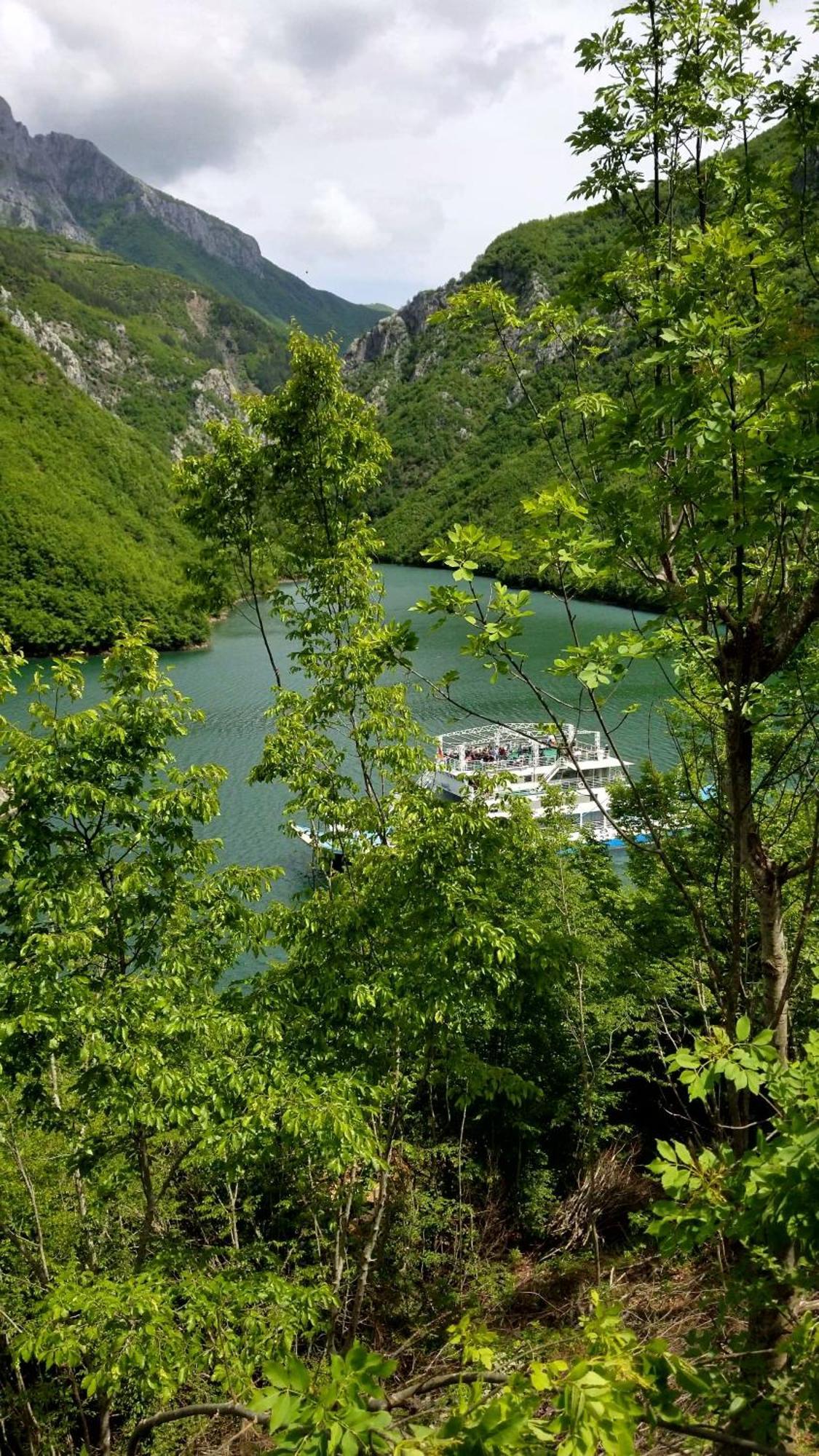 Twin Villas Komani Lake Bagian luar foto