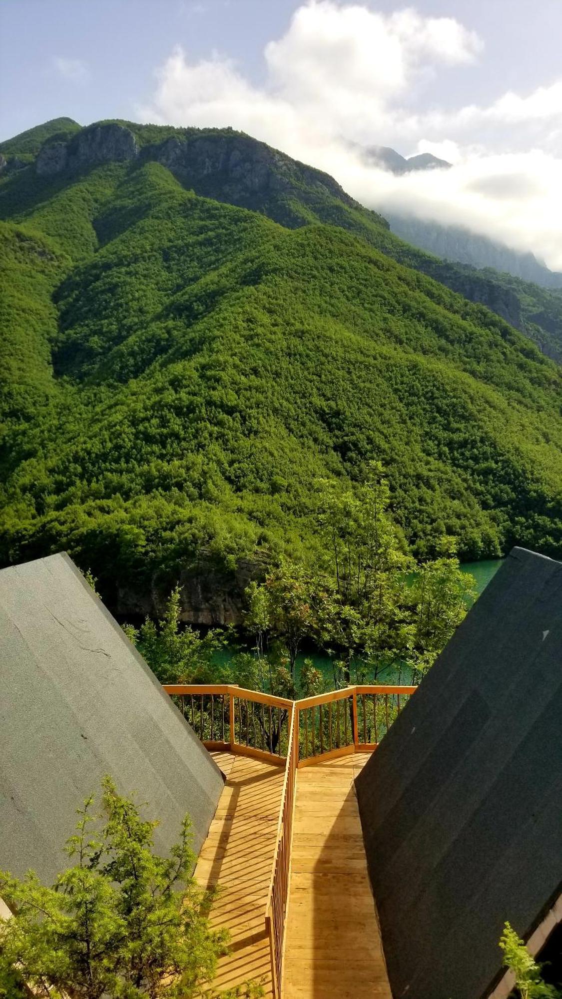 Twin Villas Komani Lake Bagian luar foto