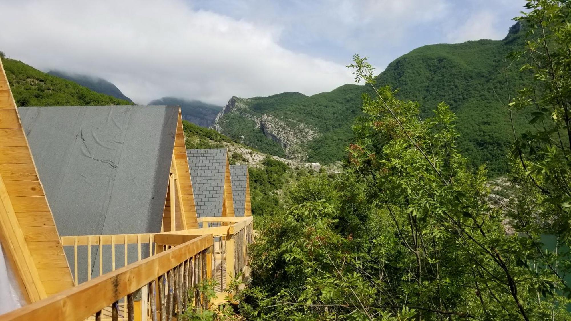 Twin Villas Komani Lake Bagian luar foto