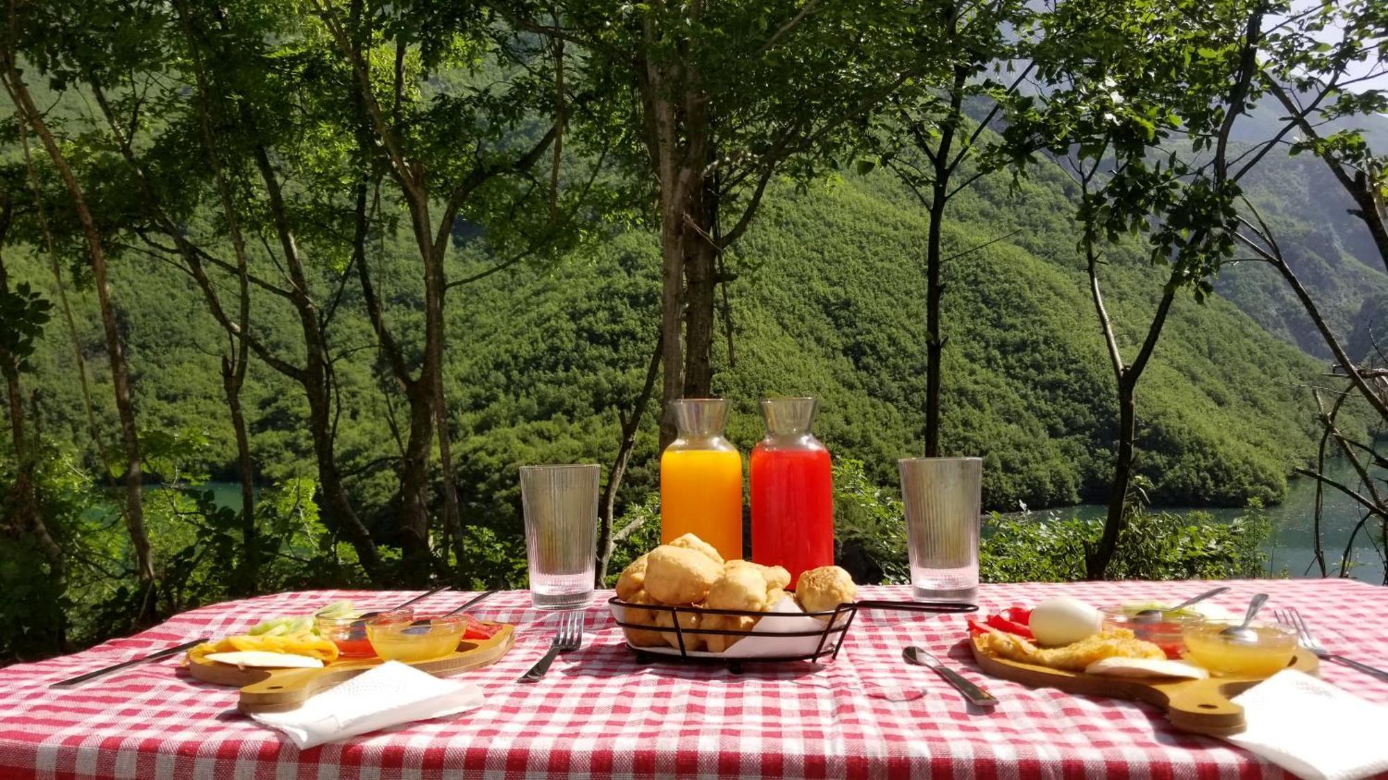 Twin Villas Komani Lake Bagian luar foto